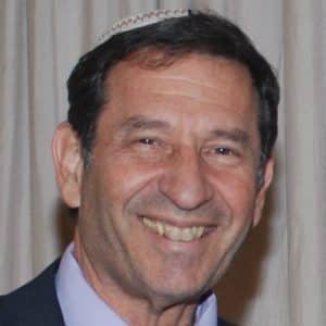 ד"ר לארי ג'נסטיל פסיכולוג טיפול באמצעות כלבים